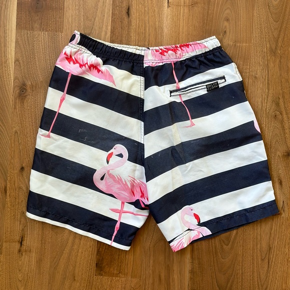 Bundle of 4 men’s swim trucks. 3 are a size S and 1 size M. Flamingos & turtles - Picture 13 of 13